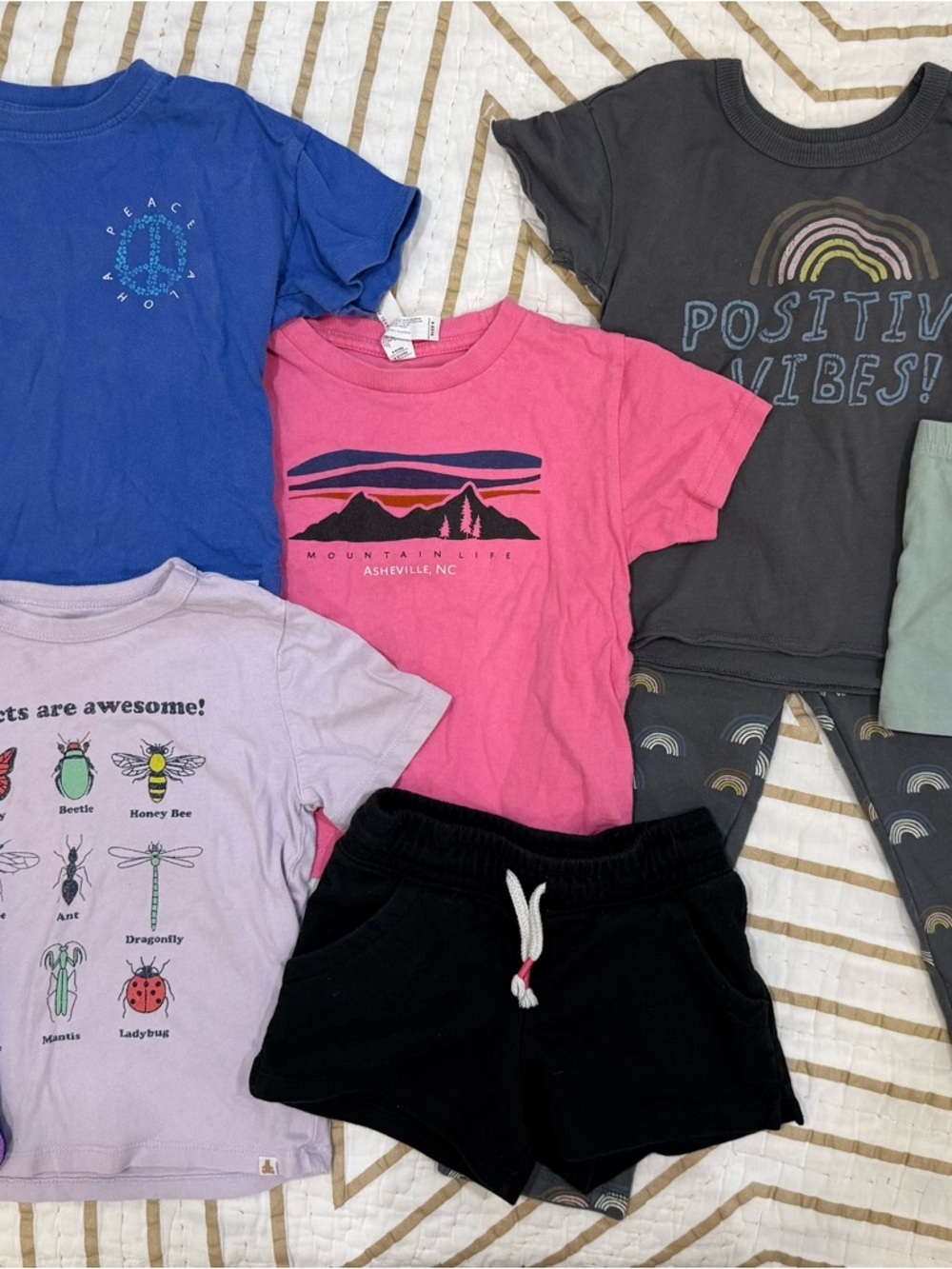 Bundle of Girl's Tshirt and shorts, size 4T